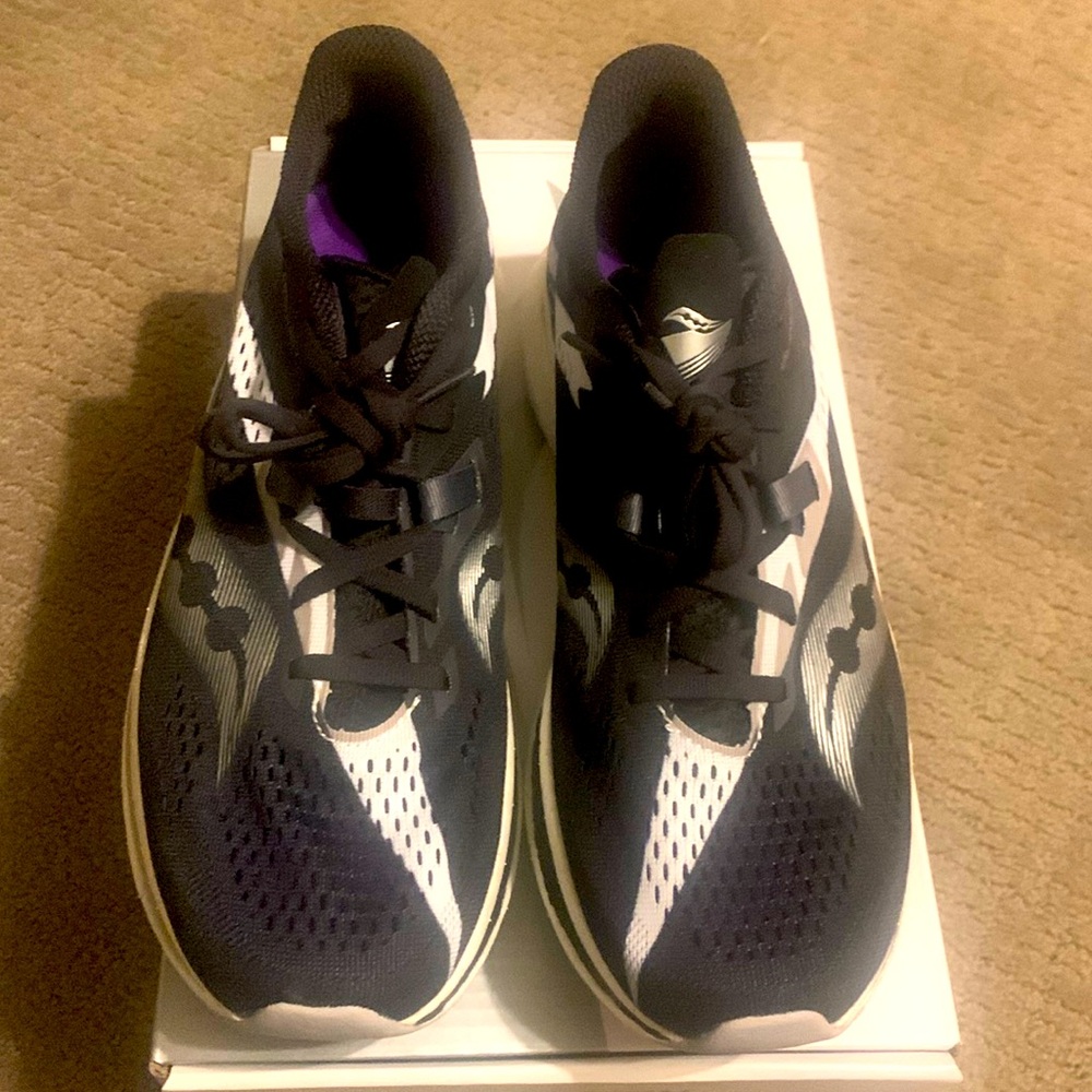 NEW Saucony Endorphin Pro women's 10.5